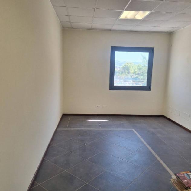 Immobile di 256 m² con più di 5 locali in affitto a Sassuolo - Foto 7