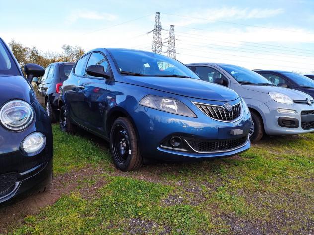 Lancia Ypsilon 1.0 FireFly 5 porte S&S Hybrid Silver - Foto 2