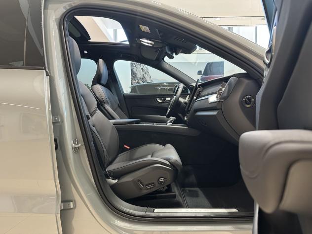 Volvo XC60 Recharge T6 Plug-in AWD auto Ultra Dark - Foto 10