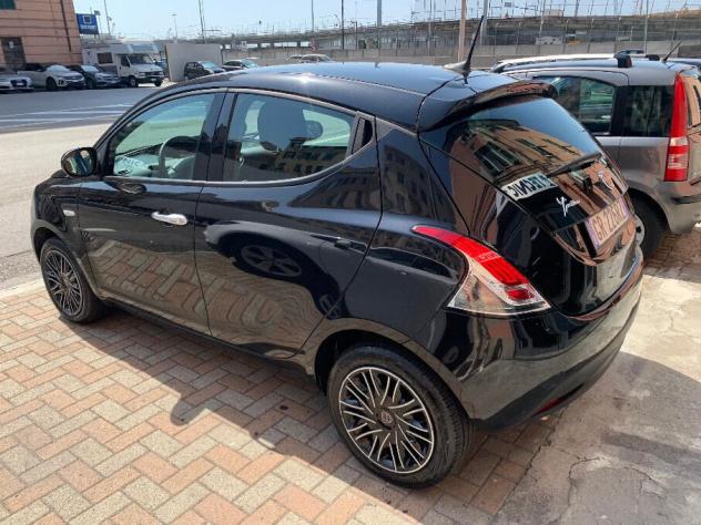 Lancia Ypsilon 1.0 FireFly 5 porte S&S Hybrid Silver - Foto 6