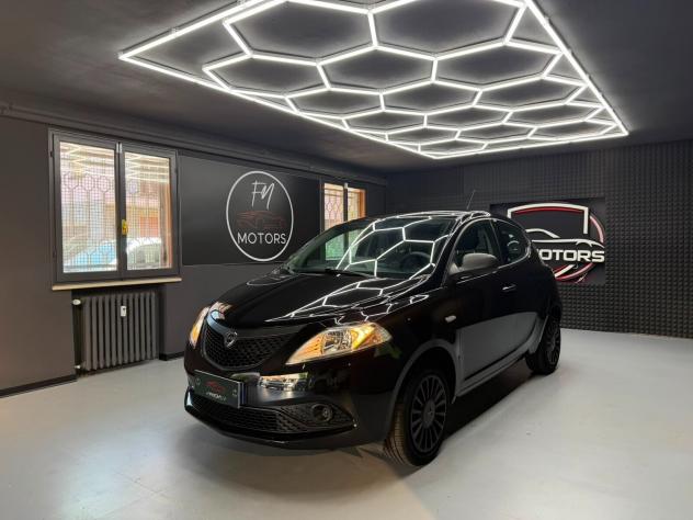 Lancia Ypsilon 1.2 69 CV 5 porte GPL Ecochic Black and Noir - Foto 2