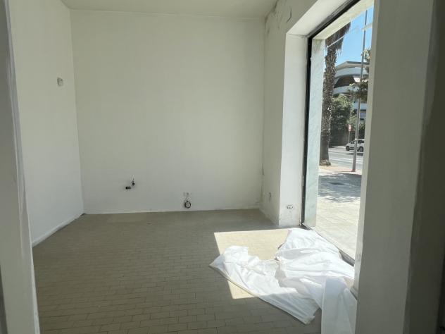 Oltre 3 vetrine in affitto a Carrara - Foto 15