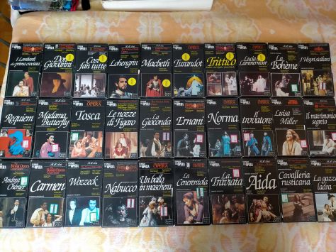 Un Palco All'Opera 30 Volumi + 30 video cassette + 30 libriccini e contenitori
