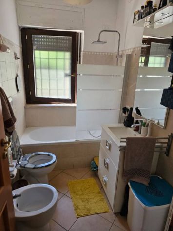 FIANO ROMANO BILOCALE ARREDATO CON POSTO AUTO SCOPERTO ,CANTINA E GIARDINO DI 80 - Foto 2