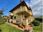BIFAMILIARE di 10 vani e di 130 mq (PIETRASANTA) rif. 588