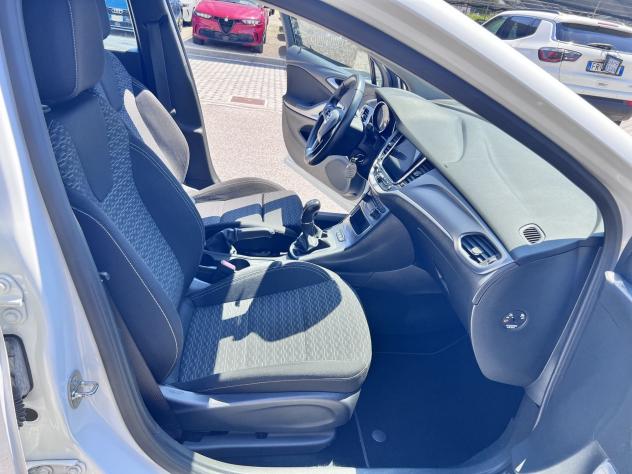 Opel Astra 1.6 CDTI Business 110cv S&S MT6 - Foto 6