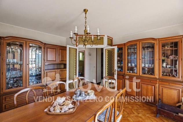 Casa indipendente di 240 m² con più di 5 locali in vendita a Luino - Foto 3
