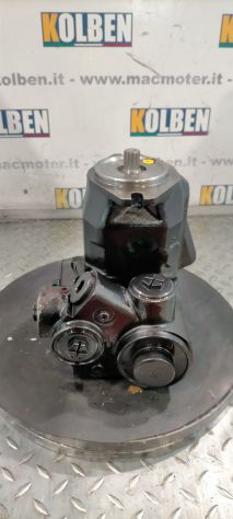 Pompa per trattore New Holland TS115 - Foto 3