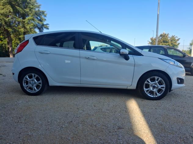 Ford Fiesta 1.5 TDCi 75CV 5 porte Titanium - Foto 2