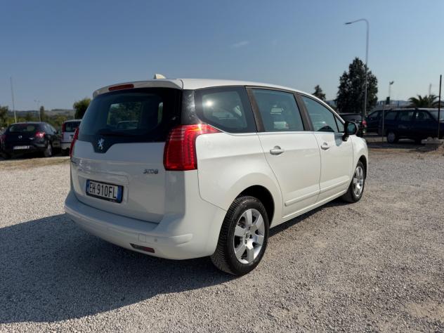 Peugeot 5008 1.6 e-HDi 112CV Stop&Start cambio robotizzato Tecno - Foto 5