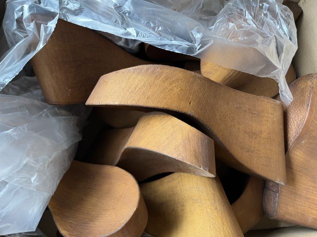 Stock fondi zoccoli donna bambino dal 25 al 40 – KG. 150 - Foto 2