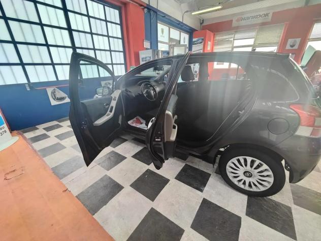 Toyota Yaris 1.0 5 porte Sol.s - Foto 4