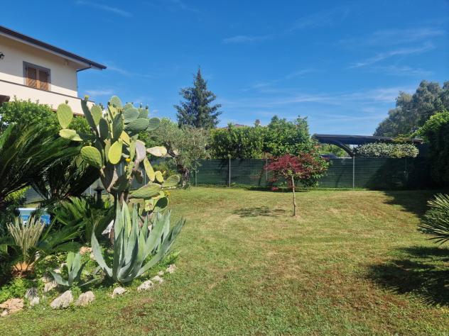 RONCHI, località Poveromo, a pochi minuti dal mare, proponiamo in vendita ampia porzione di villa bifamiliare composta di soggiorno luminoso, cucina a - Foto 3
