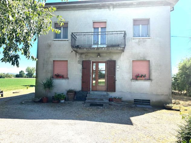 Casale indipendente con terreno, vista Castello a Montechiarugolo