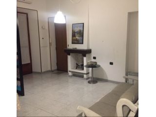 Corso Spezia, singola, a 100m dalla metro e servizi comodi
