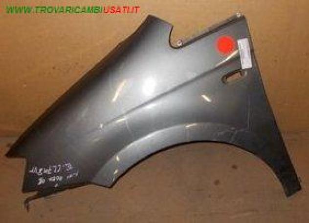 PARAFANGO ANT.S. GRIGIO SCURO MET. FIAT IDEA (350-2S/4D) 999-U36075 Carrozzeria  Lamierati esterni  Fiancate  Parafango ant. FIAT - IDEA - 2003  2012