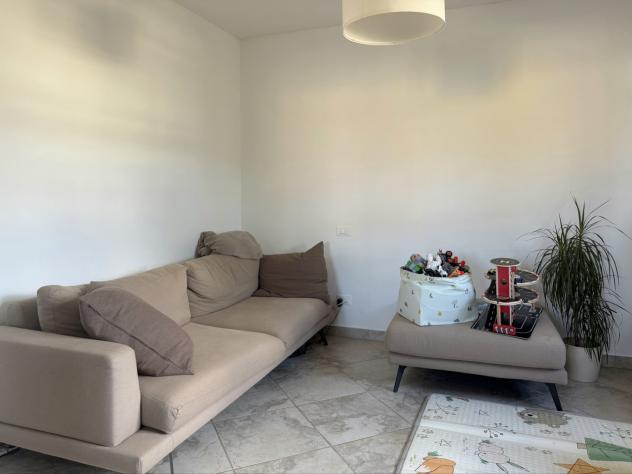RONCHI, in piccolo complesso residenziale, appartamento al primo piano con ingresso indipendente, ampia terrazza abitabile. Si compone di soggiorno, c - Foto 10