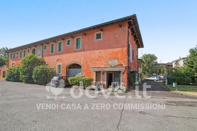 Casa indipendente di 900 m² con più di 5 locali e posto auto in vendita a San Zenone al Lambro - Foto 2