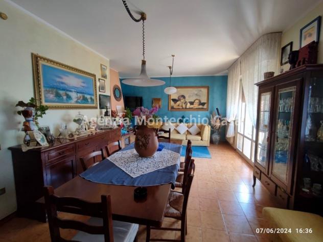 Casa bifamiliare in posizione centrale con ampio scoperto esclusivo, garage e due unità abitative - Foto 4