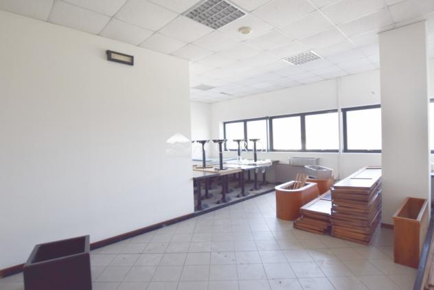 ATTIVITA'/LIC.COMMERCIALE di 5 vani e di 147 mq (PEDEROBBA) rif. SW154 - Foto 6