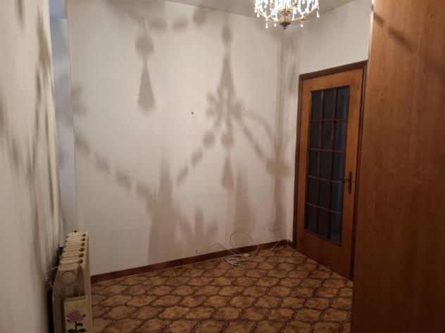 Casa abitabile o piccolo studio per per professionisti. L' immobile è in buono stato e subito abitabile composto al piano terra da un ingresso che fa - Foto 19