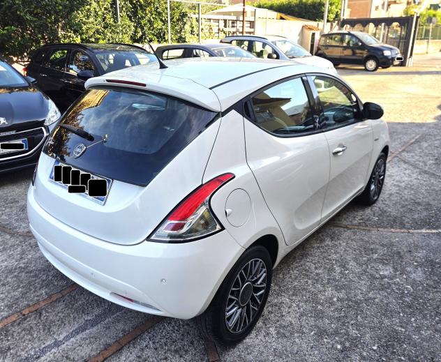 Lancia Ypsilon 1.2 KM 63000 CLIMA AUT. SENSORI CERCHI IN LEGA - Foto 8