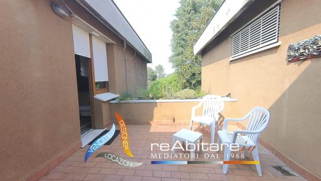 Villa Luminosa nel Verde: Privacy, Comfort e Spazi per la Famiglia - Foto 19