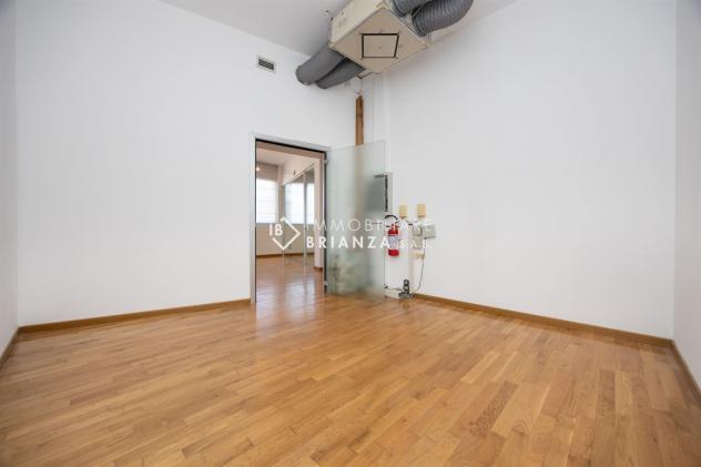 Spazio polifunzionale con ampia zona uffici Luminoso e versatile - Foto 18