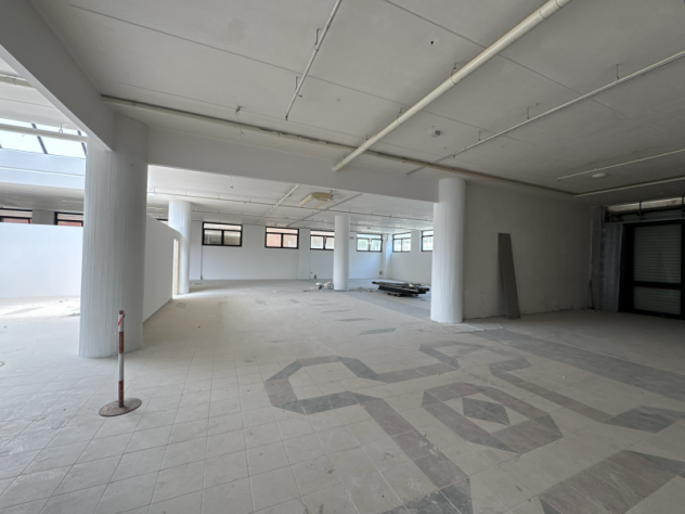 IN AFFITTO – Locale commerciale 250 mq in centro commerciale - Foto 4