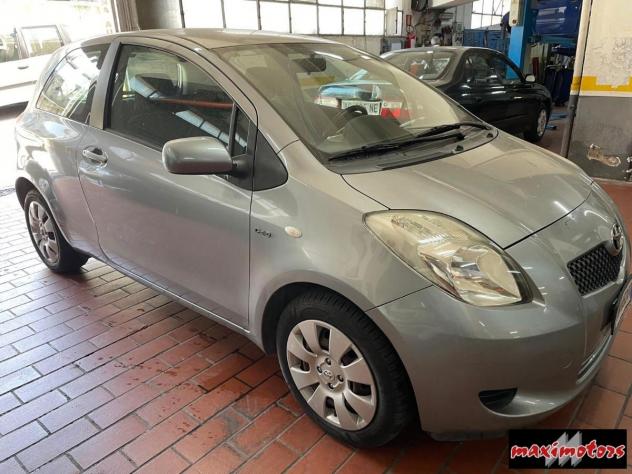 TOYOTA - Yaris - 1.4 D-4D 3p. Sol - Foto 3