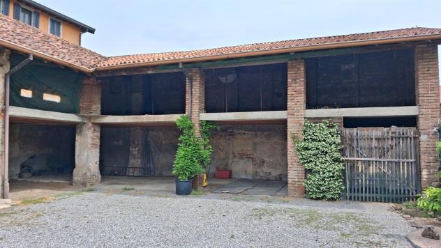 Ampio Cascinale con Corte Privata: Abitazione e Grandi Volumi Recuperabili - Foto 15