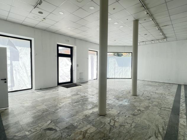 Oltre 3 vetrine in affitto a Carrara - Foto 5