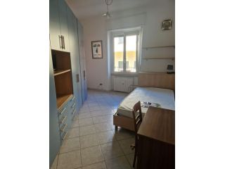 Ampia stanza zona Bocconi (700 metri)
