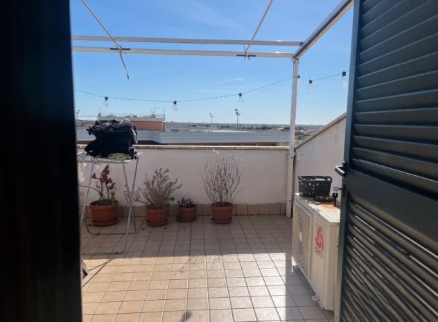 CIAMPINO BILOCALE ARREDATO Con TERRAZZO PRIVATO - Foto 5