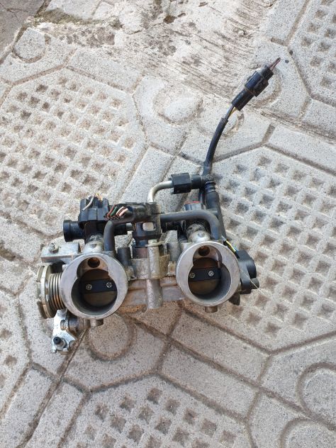 corpo farfallato SUZUKI BURGMAN 650 2013 2014 2015 2016 - Foto 3