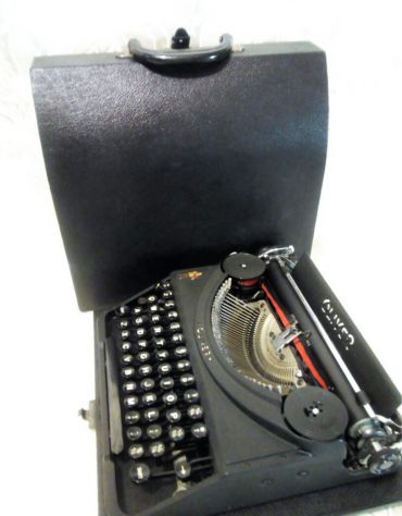 Macchina da scrivere "Oliver Portatile"- anni 1920-30 - Foto 7