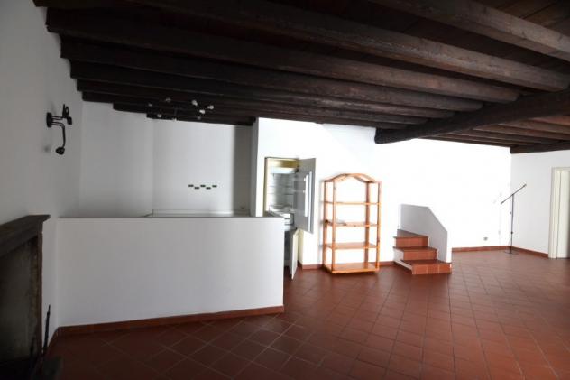 TRILOCALE SU DUE LIVELLI PARZIALMENTE ARREDATO IN CENTRO LECCO – ZONA PEDONALE - Foto 4