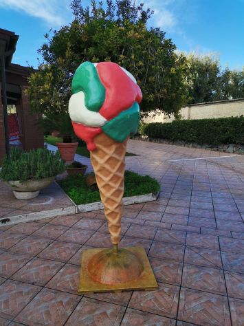Insegna per gelateria di un cono gelato gigante. - Foto 8