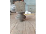 antico piede  in legno per armadio/cassettone