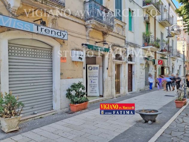 FOGGIA - VENDESI - C.SO GARIBALDI, 51 - COMMERCIALE CON 2 LIVELLI E 2 INGRESSI.
