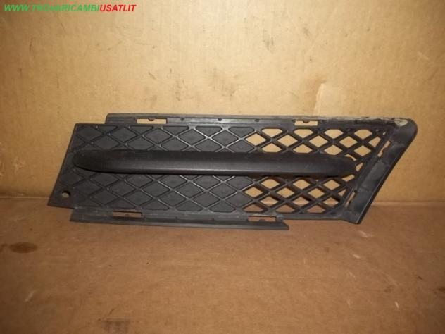 GRIGLIA LAT.S.PARAURTI ANT. BMW Serie 3 E90 4 porte Carrozzeria Lamierati esterni Paraurti Griglia di ven BMW - Serie 3 E90 4 porte - 01-02-2005 -