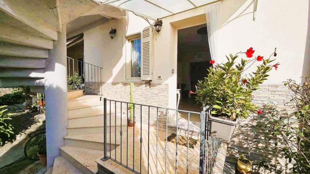 casa indipendente in vendita a Montignoso in zona Capanne