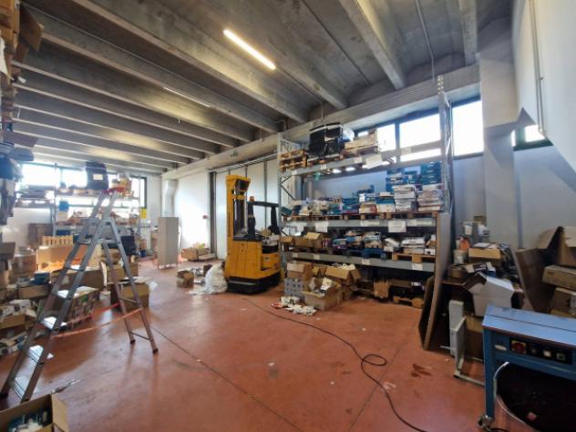 Immobile di 665 m² con più di 5 locali in affitto a Vanzago - Foto 19