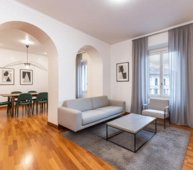 Appartamento di 220 m² con 5 locali in vendita a Milano