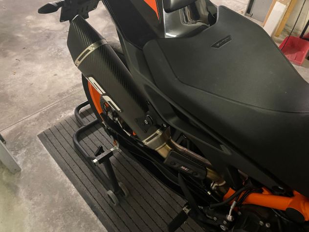 KTM 890 Duke R - Foto 9