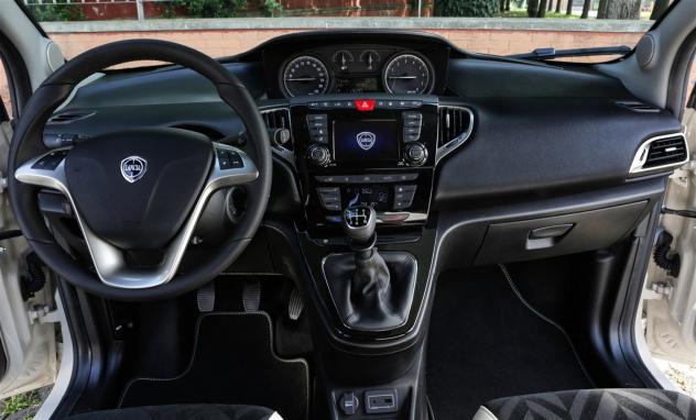 Lancia Ypsilon III 2015 1.0 firefly hybrid Gold s&s 70cv - Foto 10