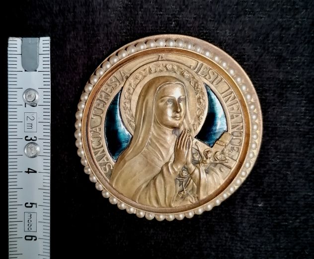 ANTICO MEDAGLIONE DA TAVOLO CON S. TERESA IN METALLO E MICRO-PERLE, 1900. - Foto 9
