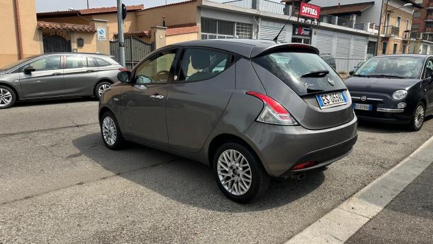 Lancia Ypsilon 1.2 69 CV 5 porte GPL Ecochic Gold - Foto 2