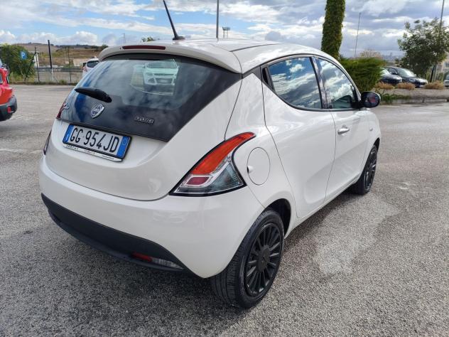 Lancia Ypsilon 1.0 FireFly 70cv S&S Hybrid SILVER - Foto 6