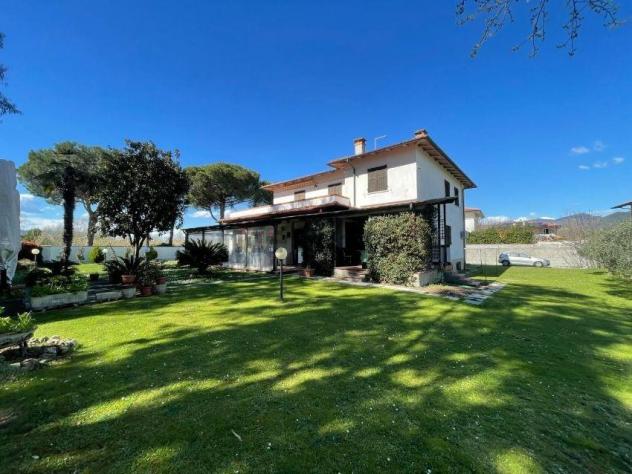 Villa in vendita a Marina di Carrara - Carrara 300 mq Rif: 1251184